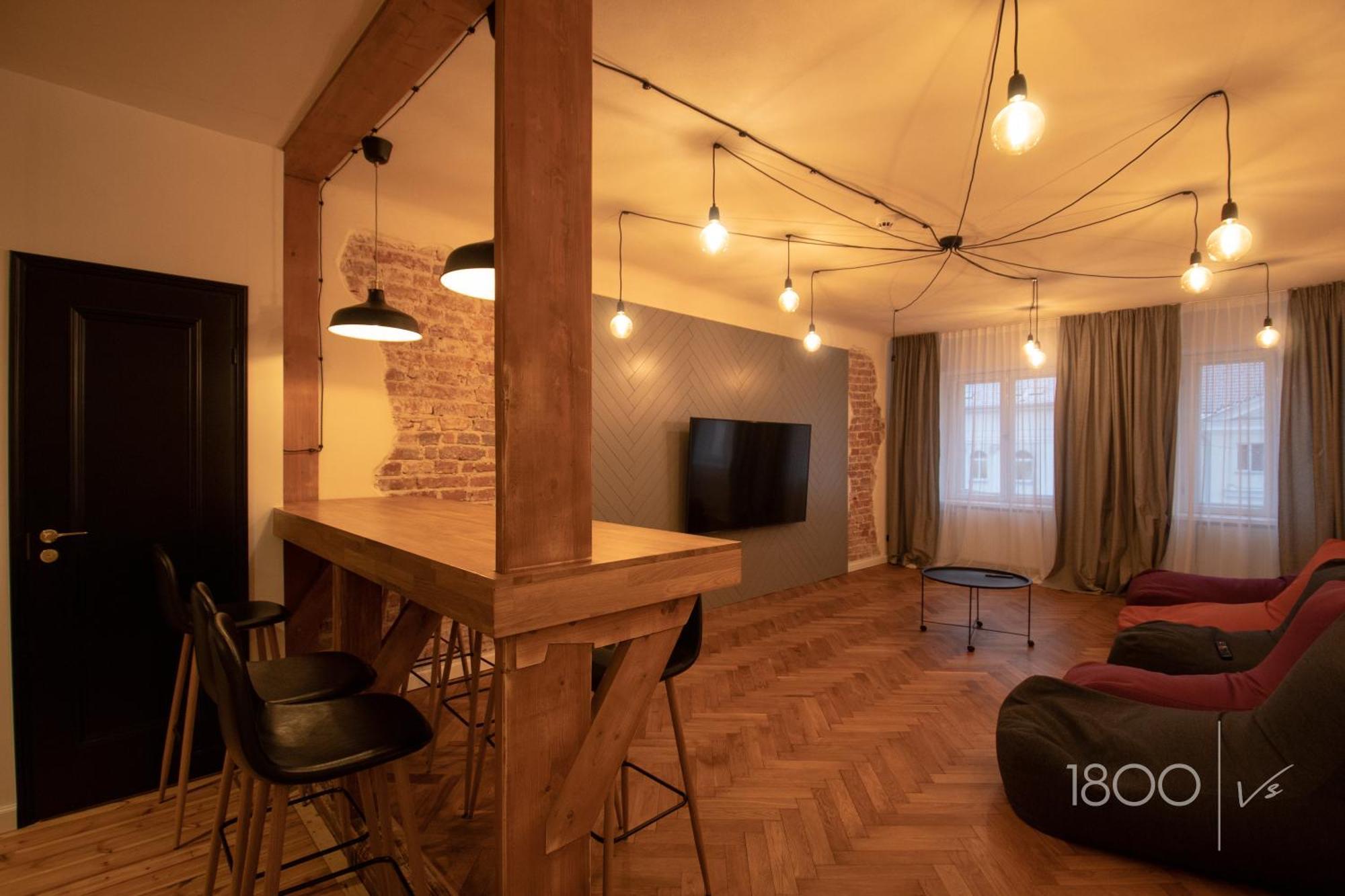 1800 By Vince Stay - Private Rooms In Town Hall Square Tartu Exteriör bild