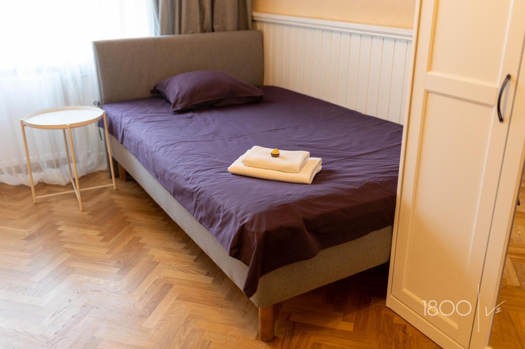 1800 By Vince Stay - Private Rooms In Town Hall Square Tartu Exteriör bild