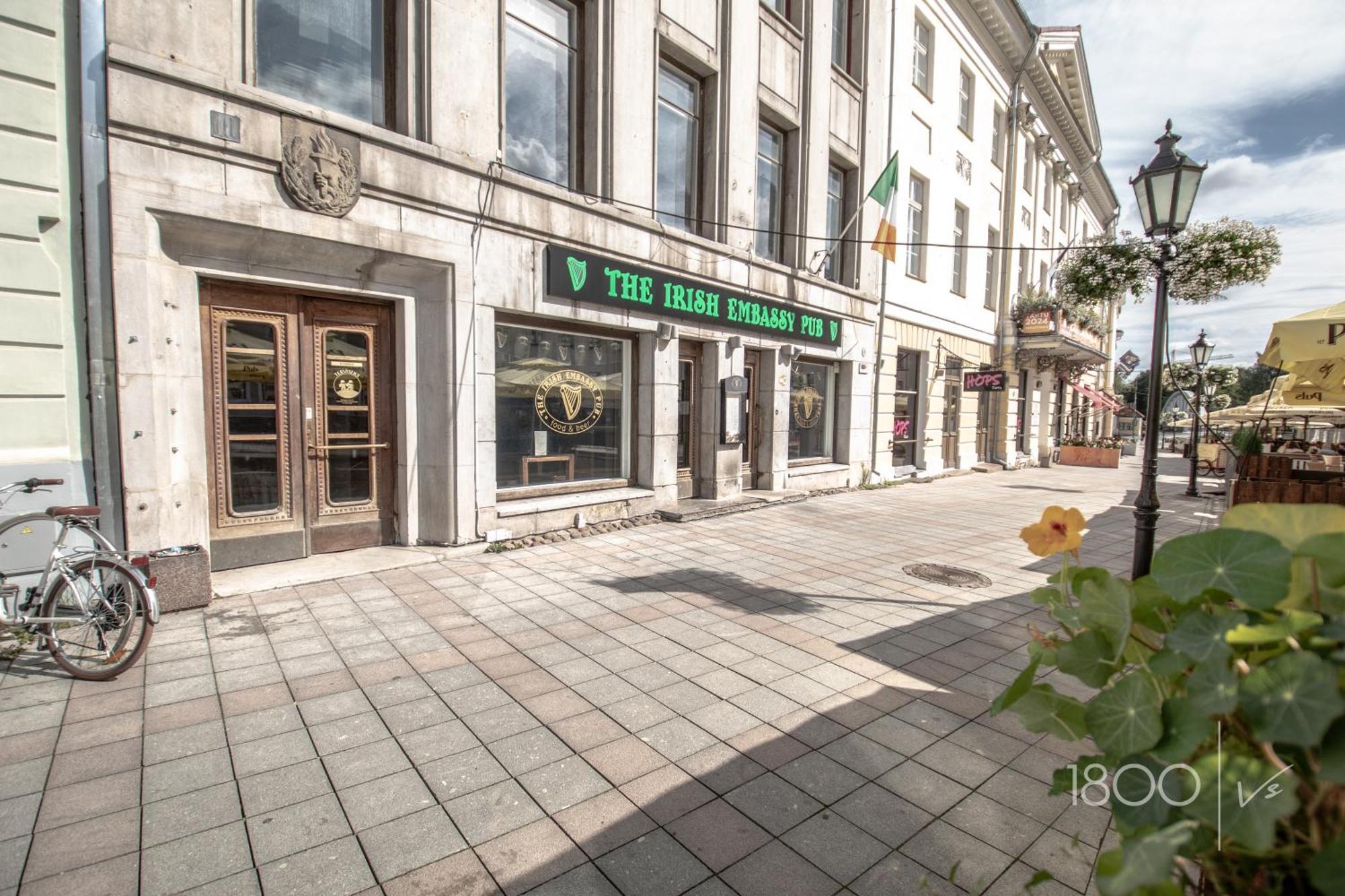 1800 By Vince Stay - Private Rooms In Town Hall Square Tartu Exteriör bild