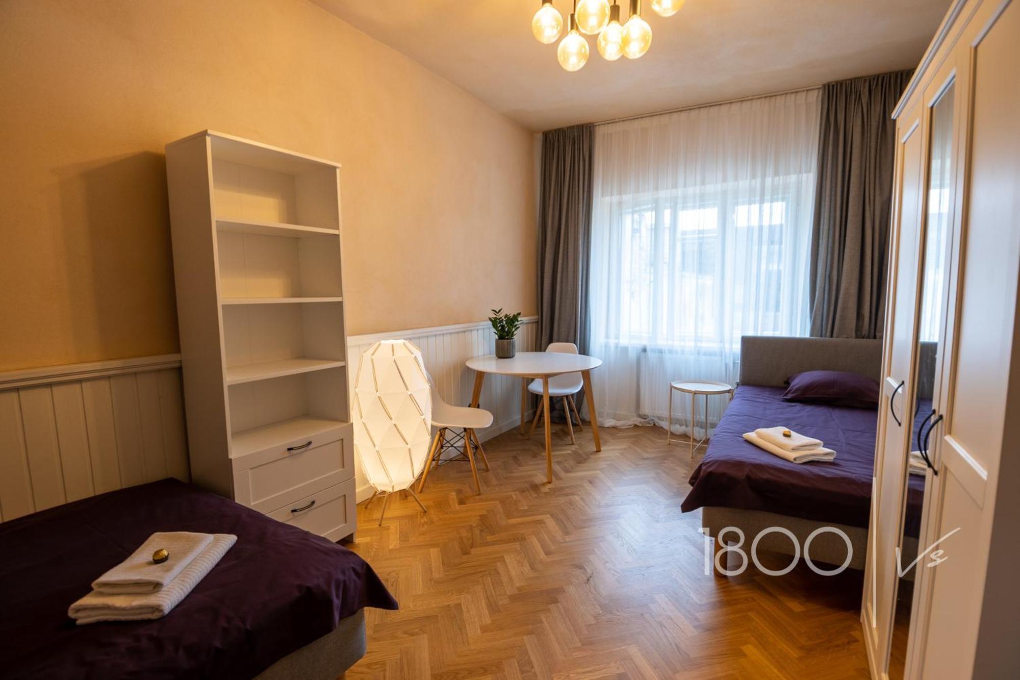 1800 By Vince Stay - Private Rooms In Town Hall Square Tartu Exteriör bild