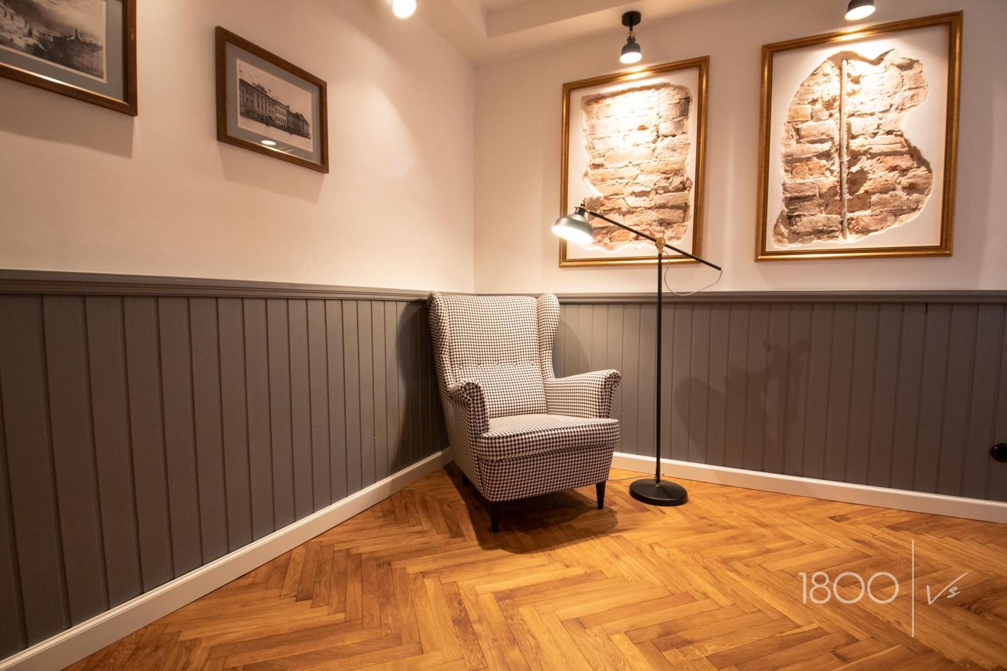 1800 By Vince Stay - Private Rooms In Town Hall Square Tartu Exteriör bild